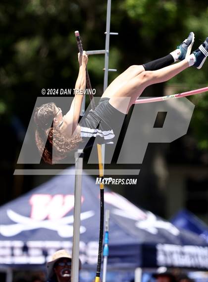 Thumbnail 1 in VHSL State Championships Pole Vault (Class 6) photogallery.