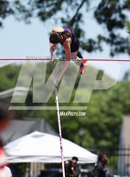 Thumbnail 3 in VHSL State Championships Pole Vault (Class 6) photogallery.