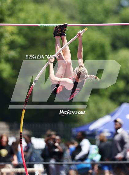 Thumbnail 2 in VHSL State Championships Pole Vault (Class 6) photogallery.