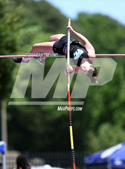 Thumbnail 2 in VHSL State Championships Pole Vault (Class 6) photogallery.