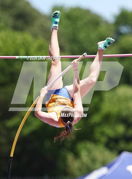 Thumbnail 1 in VHSL State Championships Pole Vault (Class 6) photogallery.