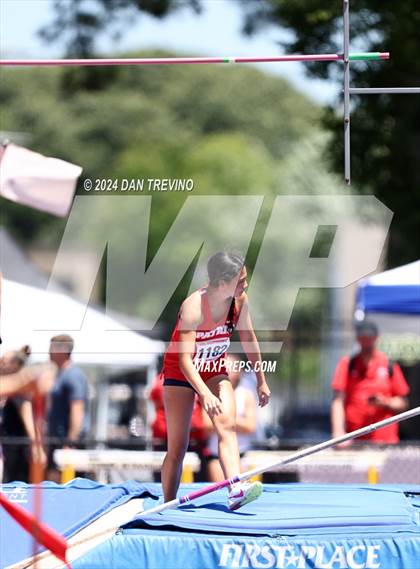 Thumbnail 2 in VHSL State Championships Pole Vault (Class 6) photogallery.