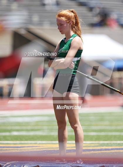 Thumbnail 1 in VHSL State Championships Pole Vault (Class 6) photogallery.