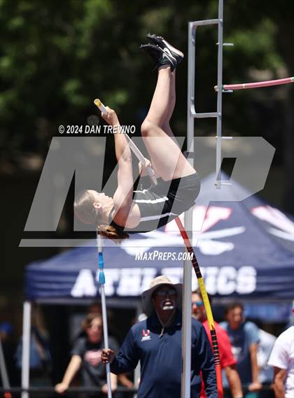 Thumbnail 1 in VHSL State Championships Pole Vault (Class 6) photogallery.