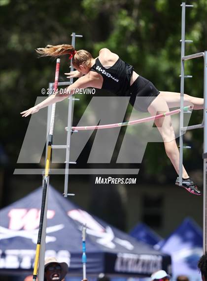 Thumbnail 1 in VHSL State Championships Pole Vault (Class 6) photogallery.