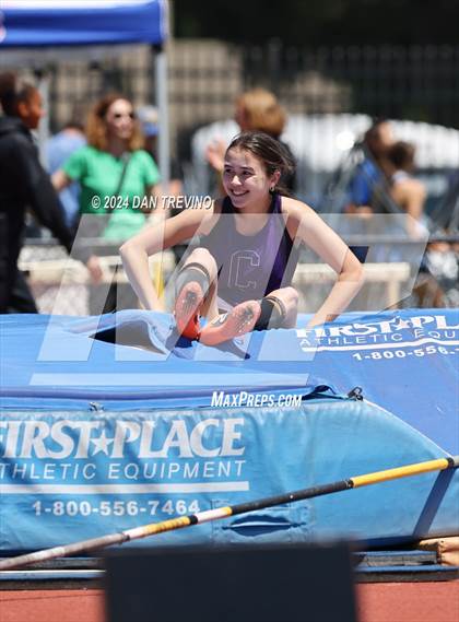 Thumbnail 2 in VHSL State Championships Pole Vault (Class 6) photogallery.