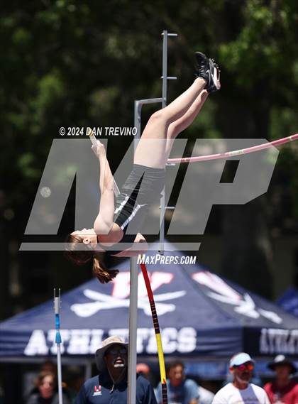 Thumbnail 3 in VHSL State Championships Pole Vault (Class 6) photogallery.