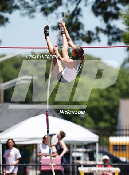 Thumbnail 1 in VHSL State Championships Pole Vault (Class 6) photogallery.
