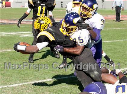 Thumbnail 2 in Tarboro vs Lincolnton (NCHSAA 2A Final) photogallery.