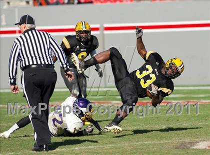 Thumbnail 1 in Tarboro vs Lincolnton (NCHSAA 2A Final) photogallery.