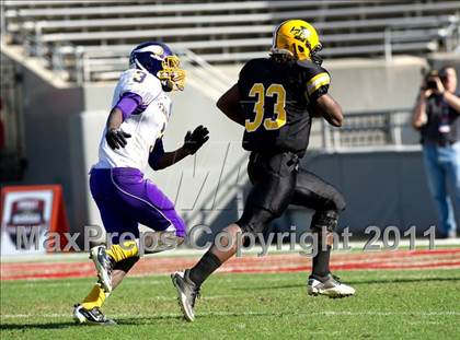 Thumbnail 1 in Tarboro vs Lincolnton (NCHSAA 2A Final) photogallery.