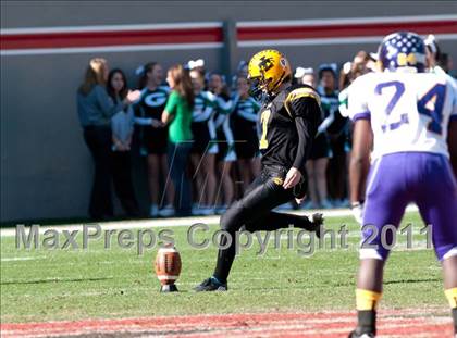 Thumbnail 2 in Tarboro vs Lincolnton (NCHSAA 2A Final) photogallery.