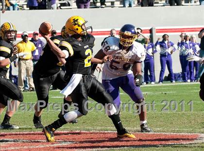 Thumbnail 2 in Tarboro vs Lincolnton (NCHSAA 2A Final) photogallery.