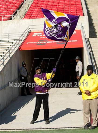 Thumbnail 3 in Tarboro vs Lincolnton (NCHSAA 2A Final) photogallery.