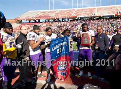Thumbnail 2 in Tarboro vs Lincolnton (NCHSAA 2A Final) photogallery.
