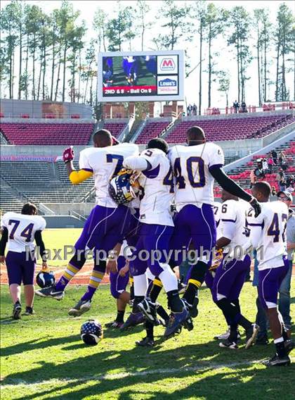 Thumbnail 2 in Tarboro vs Lincolnton (NCHSAA 2A Final) photogallery.