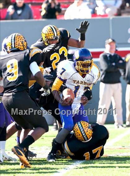 Thumbnail 3 in Tarboro vs Lincolnton (NCHSAA 2A Final) photogallery.