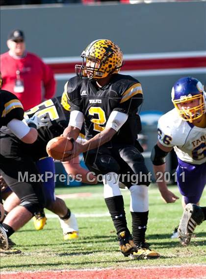 Thumbnail 2 in Tarboro vs Lincolnton (NCHSAA 2A Final) photogallery.