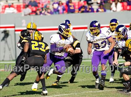 Thumbnail 2 in Tarboro vs Lincolnton (NCHSAA 2A Final) photogallery.