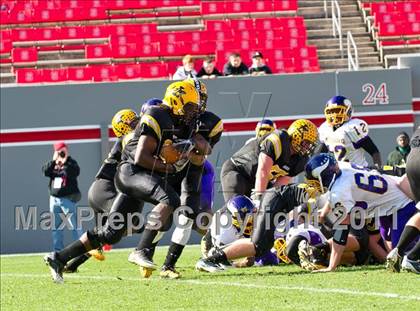 Thumbnail 2 in Tarboro vs Lincolnton (NCHSAA 2A Final) photogallery.