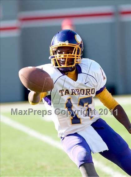 Thumbnail 3 in Tarboro vs Lincolnton (NCHSAA 2A Final) photogallery.