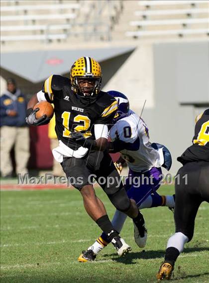 Thumbnail 2 in Tarboro vs Lincolnton (NCHSAA 2A Final) photogallery.