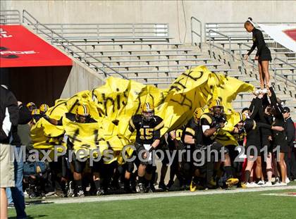 Thumbnail 2 in Tarboro vs Lincolnton (NCHSAA 2A Final) photogallery.