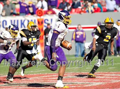 Thumbnail 3 in Tarboro vs Lincolnton (NCHSAA 2A Final) photogallery.