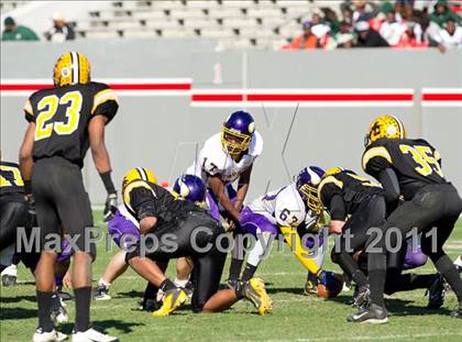 Thumbnail 2 in Tarboro vs Lincolnton (NCHSAA 2A Final) photogallery.