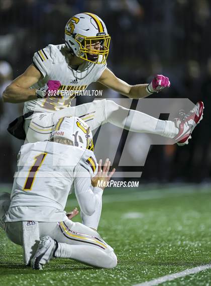 Thumbnail 3 in Simi Valley vs. Loyola (CIF SS D3 Semifinal) photogallery.