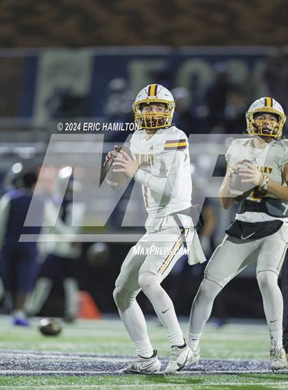 Thumbnail 1 in Simi Valley vs. Loyola (CIF SS D3 Semifinal) photogallery.
