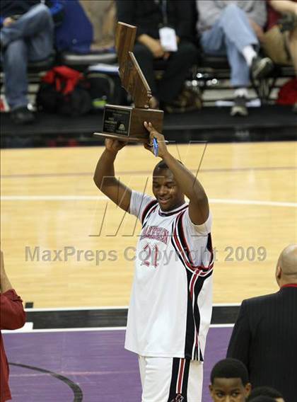 Thumbnail 3 in Bishop Montgomery vs. Salesian (CIF State D4 Final) photogallery.