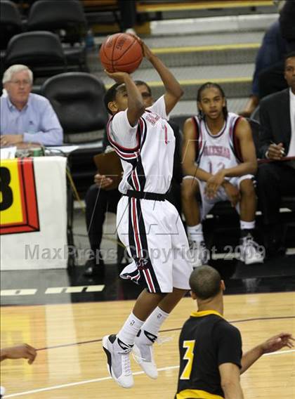 Thumbnail 1 in Bishop Montgomery vs. Salesian (CIF State D4 Final) photogallery.