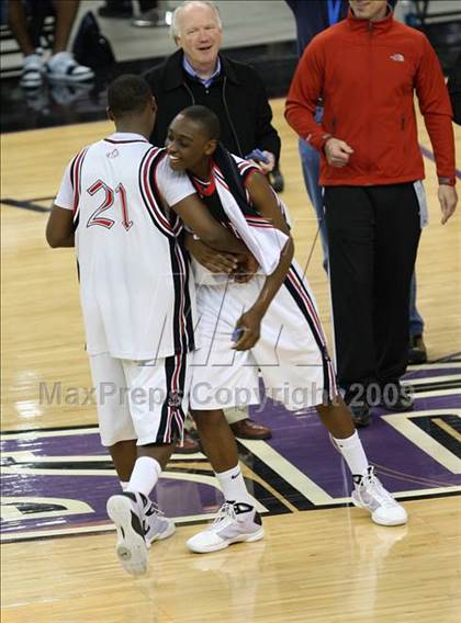 Thumbnail 2 in Bishop Montgomery vs. Salesian (CIF State D4 Final) photogallery.