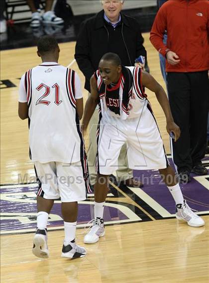 Thumbnail 1 in Bishop Montgomery vs. Salesian (CIF State D4 Final) photogallery.