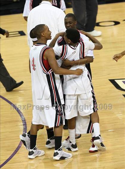 Thumbnail 2 in Bishop Montgomery vs. Salesian (CIF State D4 Final) photogallery.