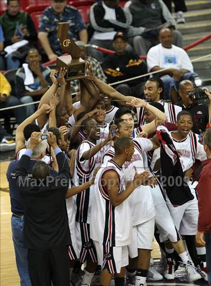 Thumbnail 3 in Bishop Montgomery vs. Salesian (CIF State D4 Final) photogallery.