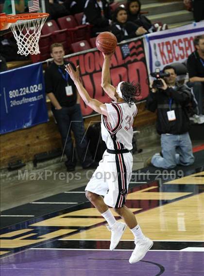 Thumbnail 3 in Bishop Montgomery vs. Salesian (CIF State D4 Final) photogallery.