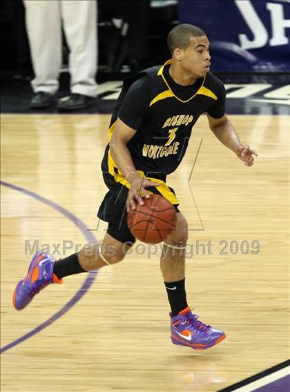 Thumbnail 3 in Bishop Montgomery vs. Salesian (CIF State D4 Final) photogallery.