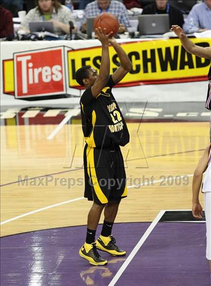 Thumbnail 1 in Bishop Montgomery vs. Salesian (CIF State D4 Final) photogallery.