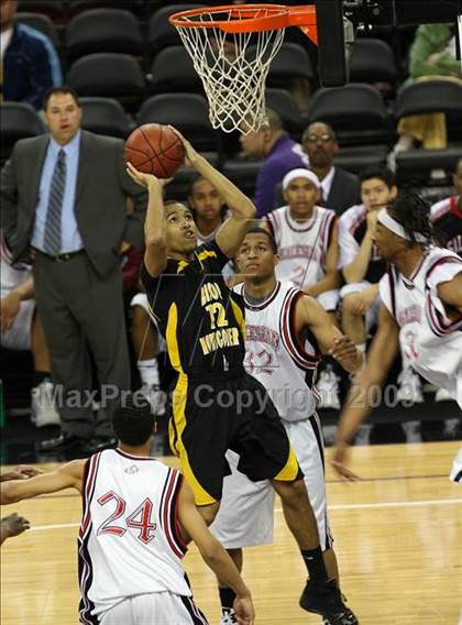 Thumbnail 3 in Bishop Montgomery vs. Salesian (CIF State D4 Final) photogallery.