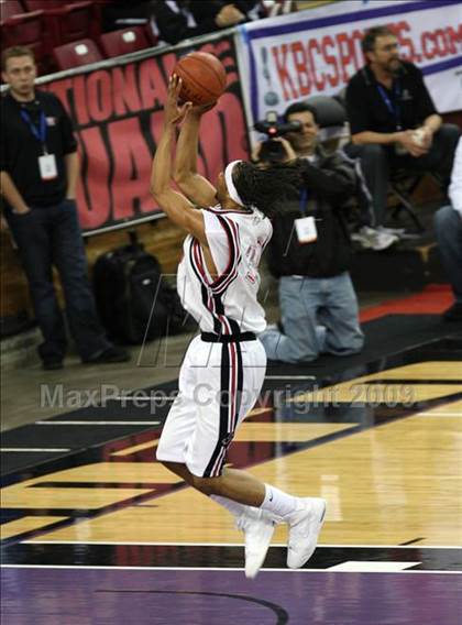 Thumbnail 2 in Bishop Montgomery vs. Salesian (CIF State D4 Final) photogallery.