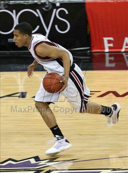 Thumbnail 2 in Bishop Montgomery vs. Salesian (CIF State D4 Final) photogallery.