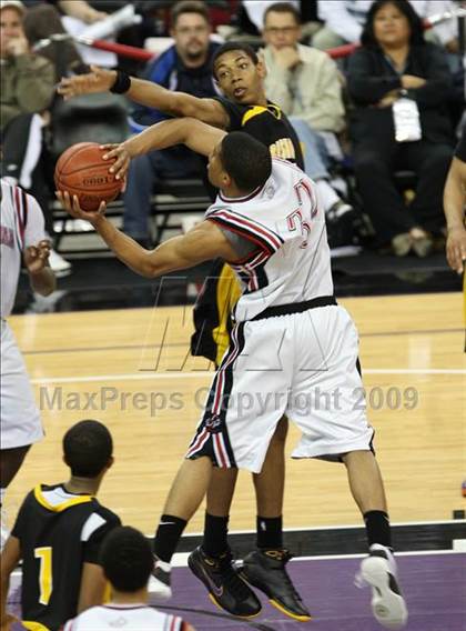 Thumbnail 1 in Bishop Montgomery vs. Salesian (CIF State D4 Final) photogallery.