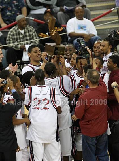 Thumbnail 3 in Bishop Montgomery vs. Salesian (CIF State D4 Final) photogallery.