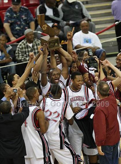 Thumbnail 1 in Bishop Montgomery vs. Salesian (CIF State D4 Final) photogallery.