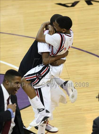 Thumbnail 3 in Bishop Montgomery vs. Salesian (CIF State D4 Final) photogallery.