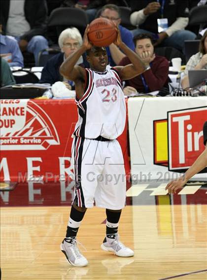 Thumbnail 3 in Bishop Montgomery vs. Salesian (CIF State D4 Final) photogallery.