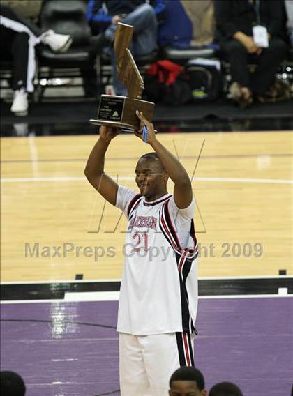 Thumbnail 1 in Bishop Montgomery vs. Salesian (CIF State D4 Final) photogallery.
