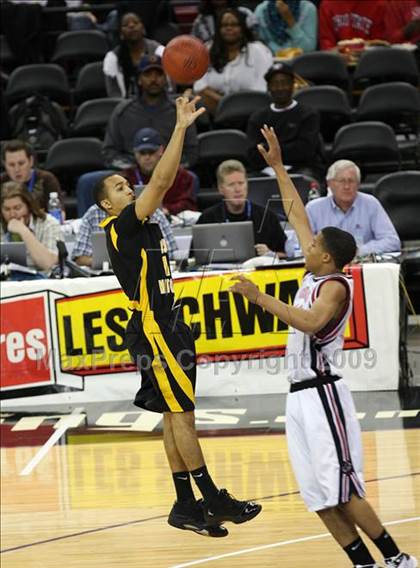 Thumbnail 2 in Bishop Montgomery vs. Salesian (CIF State D4 Final) photogallery.